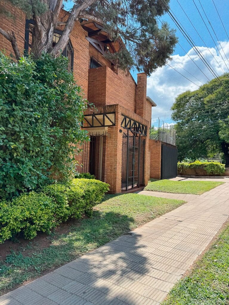 Casa en Venta en Asunción – Barrio Mburucuya.