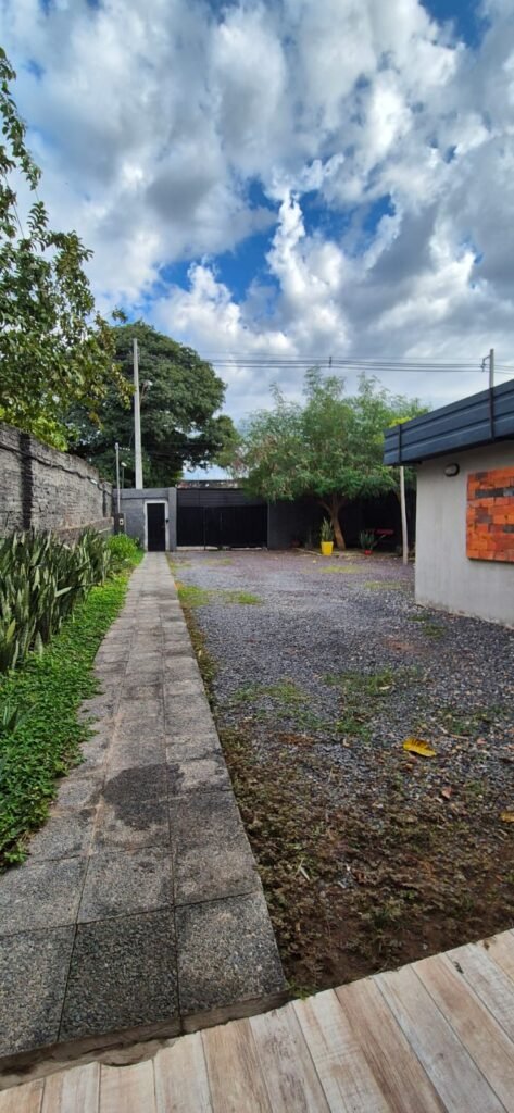 Local Comercial y Oficinas en Venta en Asunción – Barrio Trinidad.