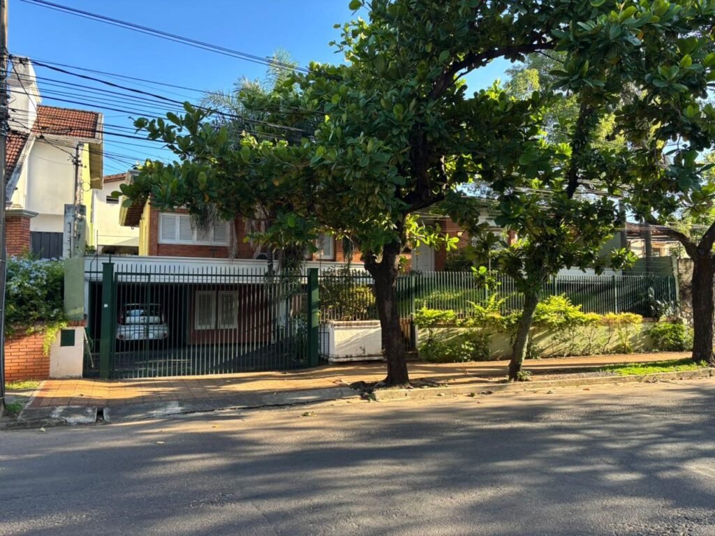 Exclusiva Residencia en Venta en Asunción – Barrio Mariscal Lopez.