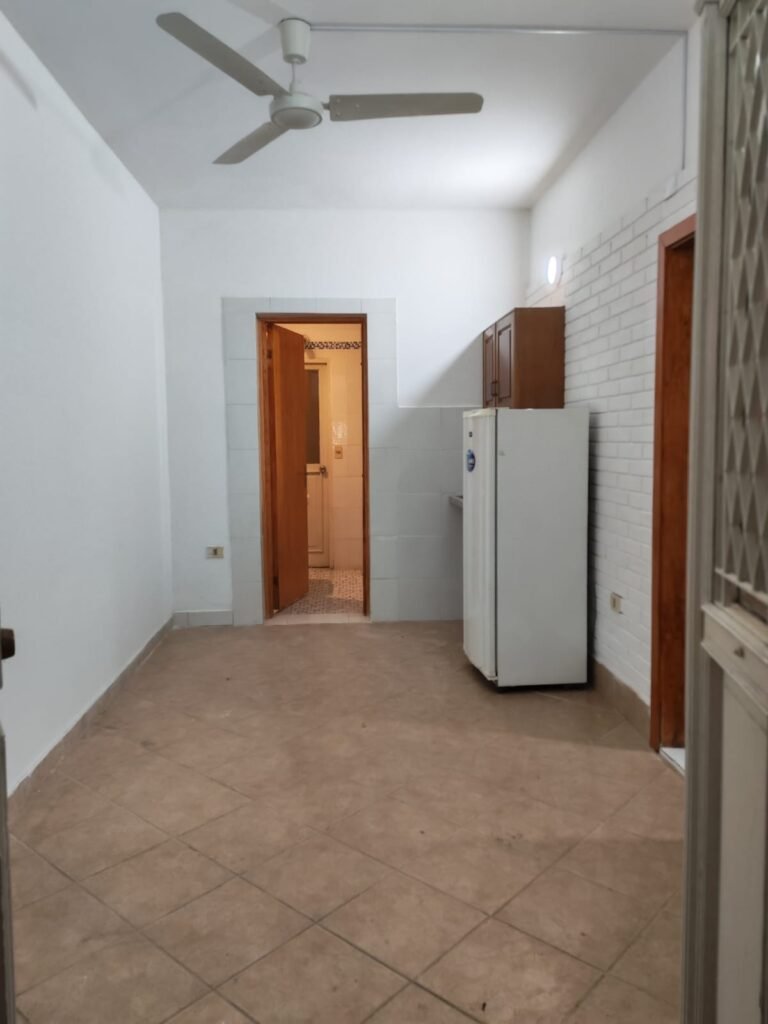 Chalet Tipo Departamento en Alquiler en Asunción – Exclusivo Barrio Los Laureles.